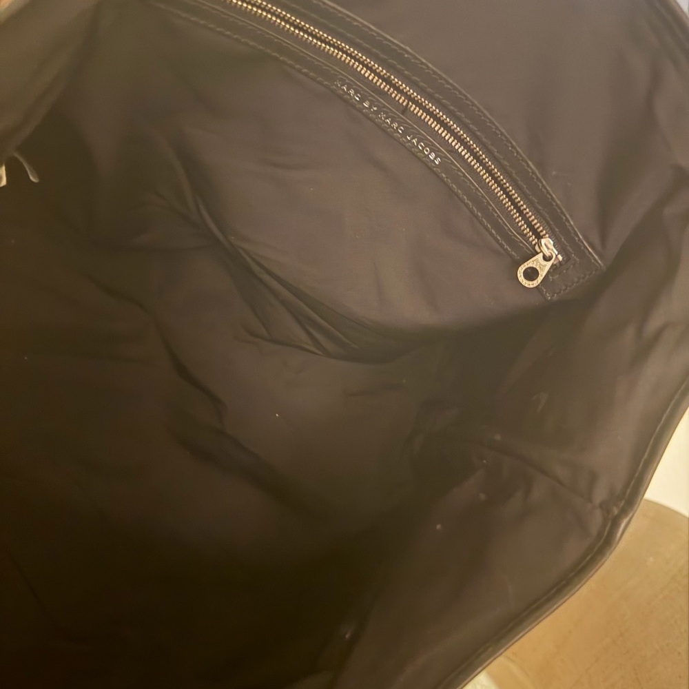 Marc Jacobs Tote! - Picture 2 of 5